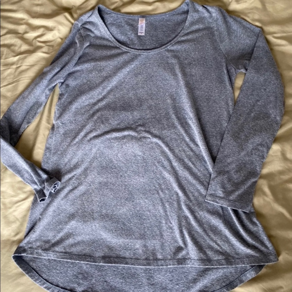 Small lularoe Lynnae shirt